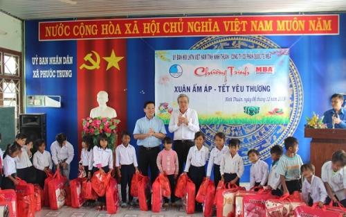 ỦY BAN HỘI LIÊN HIỆP TNVN PHỐI HỢP CÔNG TY MBA TỔ CHỨC "XUÂN ẤM ÁP – TẾT YÊU THƯƠNG"